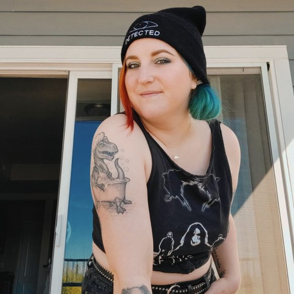 Meet your Posher, Holly - Picture 1 of 2